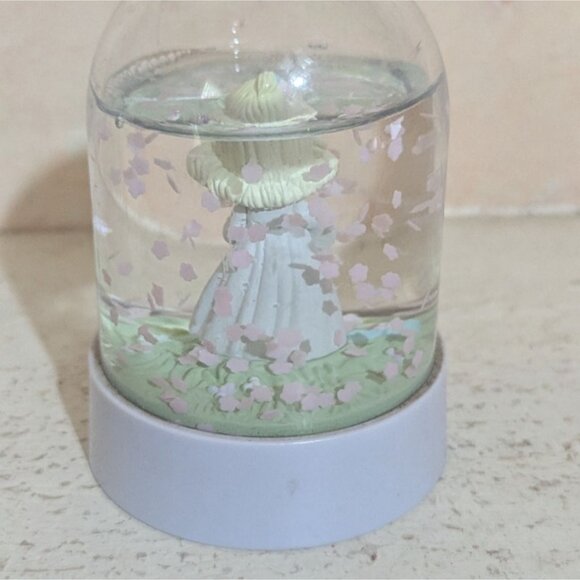 I Believe In The Old Rugged Cross Precious Moments Style Snow Globe - Picture 5 of 10
